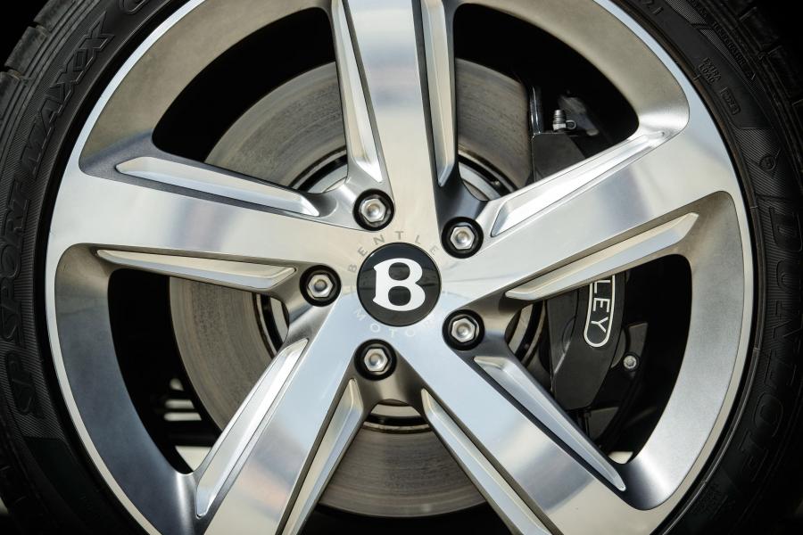  Bentley Mulsanne Speed 2015 года  (фото 18 из 117)
